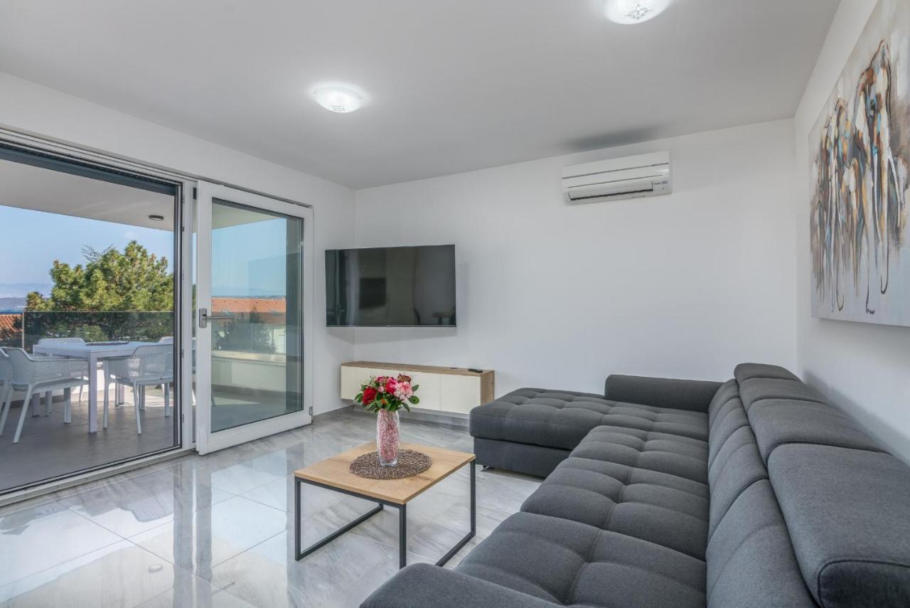 Apartments Elle Luxury Vantacici Malinska Exterior foto